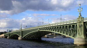 Троицкий мост через Неву