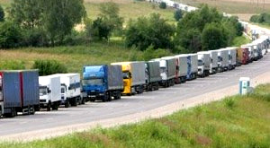 очередь литовских грузовиков на границе с Россией
