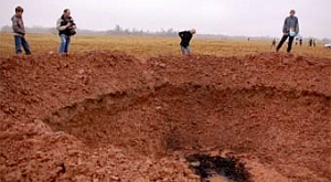 кратер от «метеорита» в Латвии
