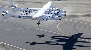 космоплан SpaceShipTwo в небе