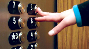 Кнопки лифтов в 35 раз грязнее общественных унитазов