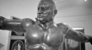 памятник Лужкову работы Церетели