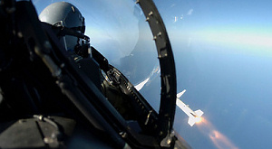 вид из кабины пилота Lockheed Martin F-16 Fighting Falcon