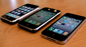 три поколения смартфона iPhone