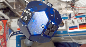 спутник SPHERES на МКС
