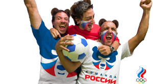 болельщики с логотипом Team Russia на футболках