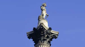 памятник адмиралу Нельсону на Трафальгарской площади в Лондоне