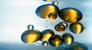 Вода оказалась способна плавать на поверхности масла