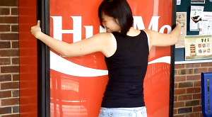 автомат Coca-Cola «Hug Me»