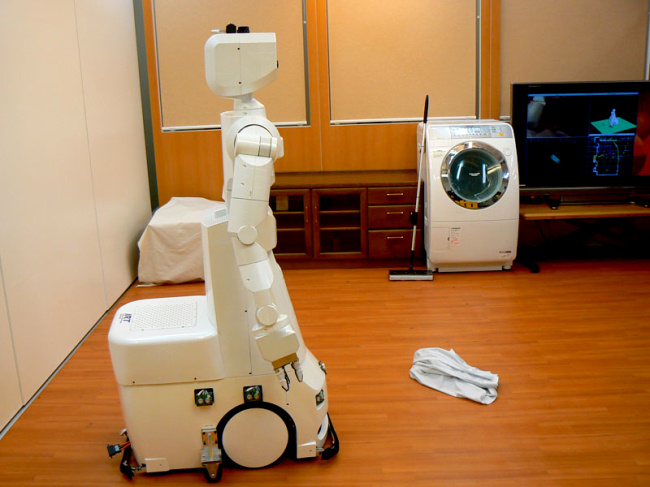 Японский робот-домохозяйка (10 фото)