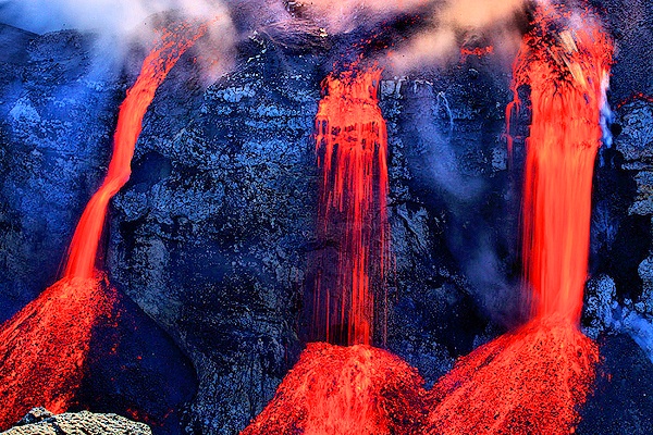 Извержение вулкана Эйяфьяллайокулль (18 фото)