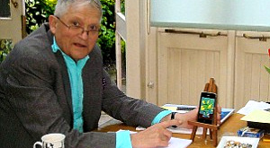 Дэвид Хокни и его натюрморт на iPhone