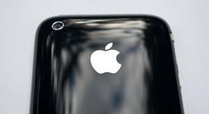 Новый смартфон iPhone 3GS перегревается
