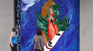 мозаика с Девой Марией на сёрфе
