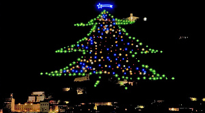 елка в городе Губбио