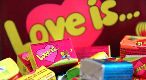 фантики от жвачки Love Is...