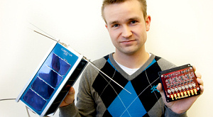 норвежский исследователь Торе Андре Беккенг с оборудованием CubeStar