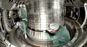 монтаж стенок для термоядерного реактора ITER