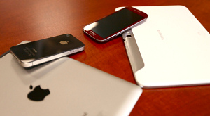 устройства Apple и Samsung