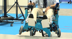 Японцы разработали шагающее инвалидное кресло