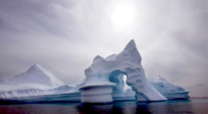 Арктика и Антарктика ведут себя противоположным образом 