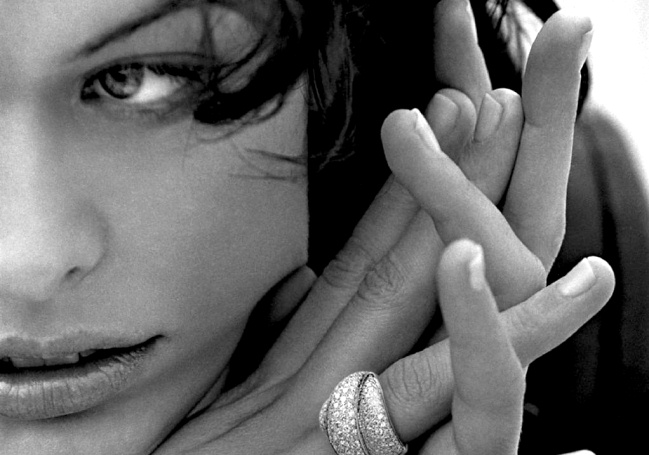 Милла Йовович вне «Обители» (40 фото)