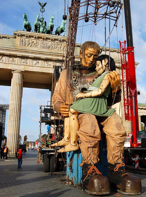 Марионетки на улицах Берлина (12 фото)
