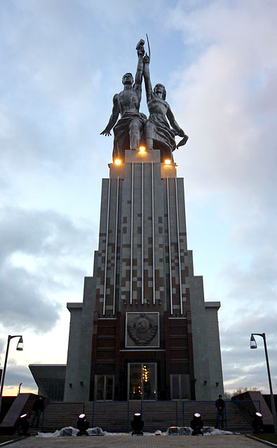 Возвращение «Рабочего и колхозницы»
