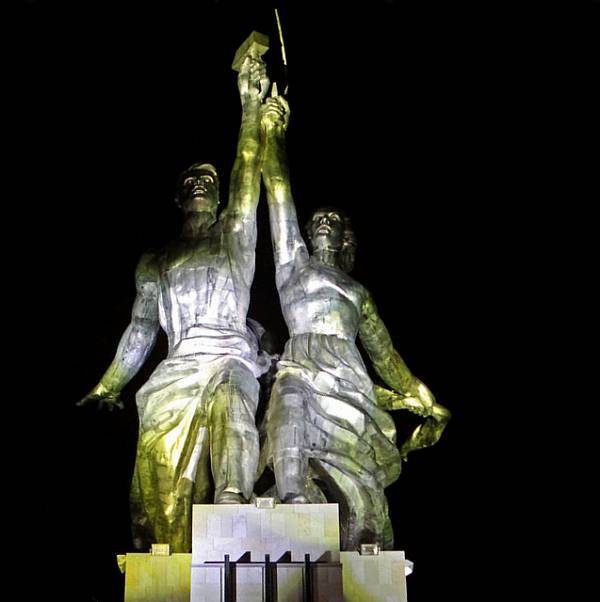 Возвращение «Рабочего и колхозницы»