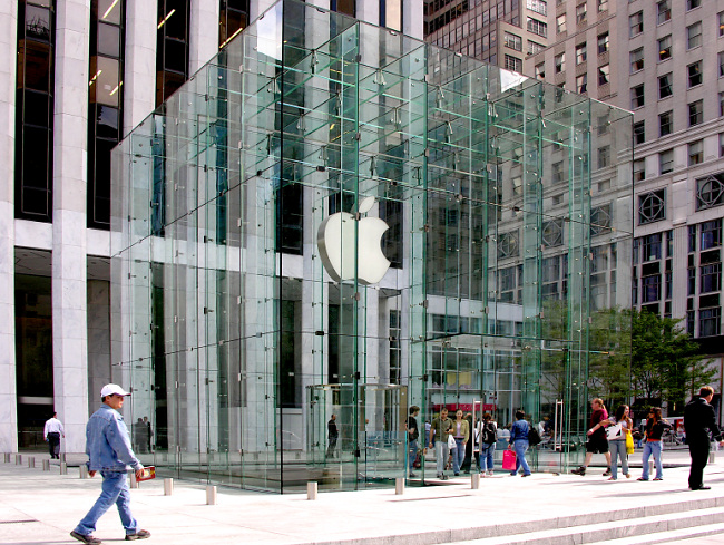 Стеклянные магазины Apple