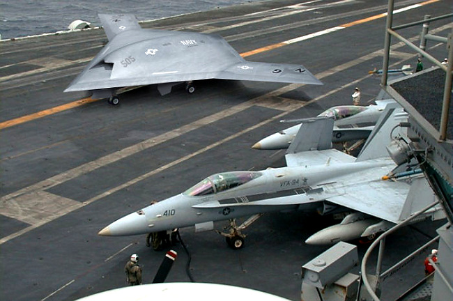 Американский беспилотник X-47B