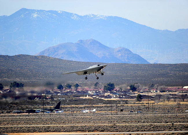 Американский беспилотник X-47B