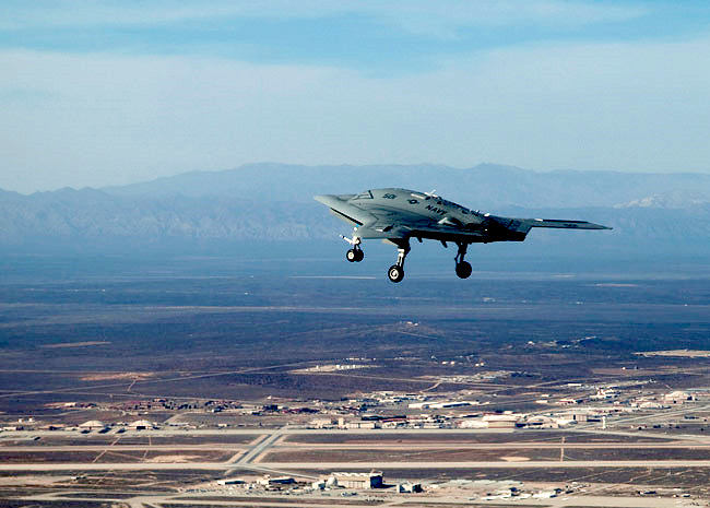 Американский беспилотник X-47B