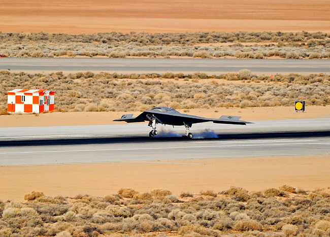 Американский беспилотник X-47B
