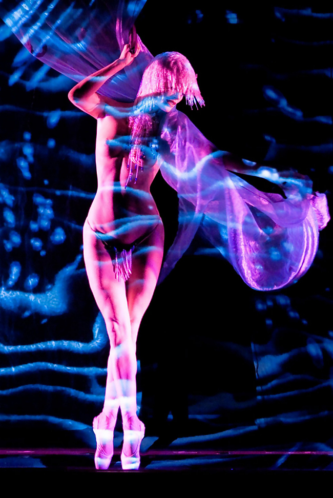 Эротическое кабаре Crazy Horse